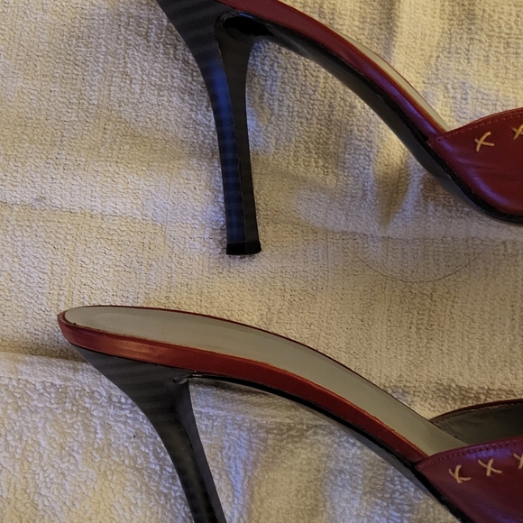 BCBG Paris Red 4.25" Mule Heels with Bow Accent - Size 10 - Picture 6 of 7